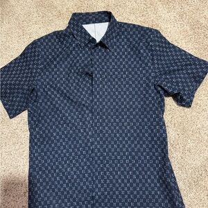 Lululemon men’s large shirt. Very slim fitting